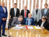 صور.. مميش يسلم "شرق بورسعيد للتنمية" 500 ألف متر مربع بالمنطقة الصناعية