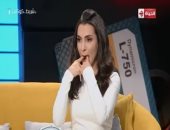 كارمن سليمان تشعل أستوديو "شريط كوكتيل" وتهزم هشام عباس فى "الصفارة"
