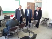 رئيس جامعة الأزهر  يتابع لجان امتحانات فرع" الدراسة " ويطمئن على الطلاب