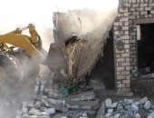 صور.. "أمن أسوان" ينفذ 14 قرار إزالة على مساحة 1700 متر مربع