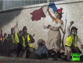 لوحة "الحرية تقود الشعب" بطريقة حديثة فى باريس