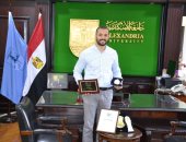 صور.. باحث مصرى خريج جامعة الإسكندرية يصنف الأفضل إفريقيًا فى طب الأسنان