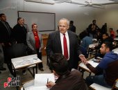 الامتحانات تتواصل بجامعة القاهرة.. و "الخشت" فى جولة تفقدية باللجان