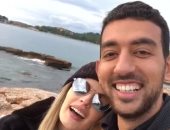 كوكا ينشر فيديو خاص مع زوجته أثناء غناء "صدقت خلاص"