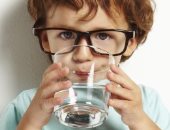 5 أضرار لشربك المياه أو المشروبات الغازية أثناء تناول الوجبات