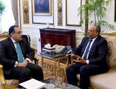 صور.. سفير الإمارات يسلم رئيس الوزراء دعوة المشاركة بالقمة العالمية للحكومات 2019