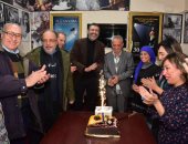 لجنة تحكيم مسابقة الفيلم المصرى بجمعية نقاد السينما تحتفل بعيد ميلاد أحمد وفيق
