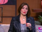 شاهد.."كلام ستات": أب يحجز 6 رحلات طيران ليقضى الإجازة مع ابنته المضيفة