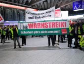 صور.. موظفو الأمن بمطارات ألمانيا يطلقون إضرابا للمطالبة بزيادة فى الأجور