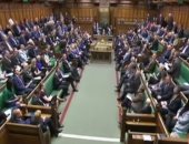 هل يفعلها مجلس العموم؟.. فيديوجراف يرصد طريقة التصويت على "بريكست"