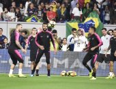 شاهد رد فعل نيمار على اقتحام مشجع لمران باريس سان جيرمان بالدوحة