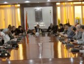 محافظة الأقصر تبحث استعدادات الدورة الثامنة لمهرجان السينما الأفريقية