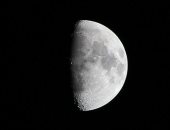 القمر الأحدب يقترن بنجم الدبران اليوم فى ظاهرة مشاهدة بالعين المجردة