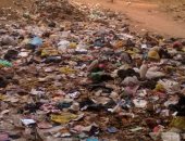 بالصور.. قارئ يشكو انتشار القمامة بعزبة عبداللطيف حسانين بالشرقية