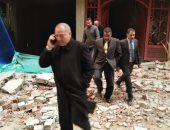 نائب محافظ القاهرة يقود حملة لإزالة مخالفات بناء بالنزهة.. صور