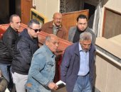 وصول جثمان الفنان الراحل سعيد عبد الغنى لمسجد الصديق لأداء صلاة الجنازة 