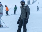 ولى عهد دبى يمارس "التزلج على الجليد" خلال رحلته إلى كندا.. صور