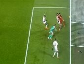 شاهد.. محمد صلاح يسابق الزمن بهدفه التاريخى فى الدوري الإنجليزي