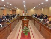 محافظ أسيوط يترأس اجتماع المناطق الصناعية لمناقشة تنمية المناطق الجديدة 