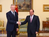 السيسي يتلقى رسالة من ماكرون ويشيد بالعلاقة مع فرنسا
