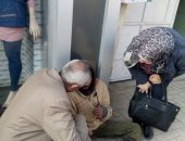 فريق التدخل السريع بالبحيرة ينقل مشردًا وأم و4 أبناء لإحدى دور الرعاية