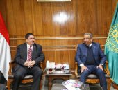 فيديو.. محافظ القليوبية ورئيس البريد يفتتحان مكاتب بريد طـوخ وقهــا وبالتــان بعد تطويرها 