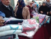 محافظ البحيرة يعلن توزيع 400 بطانية على الأسر الأكثر احتياجا بالبحيرة