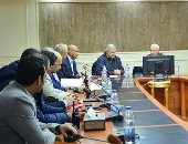 محافظ مطروح يطالب رئيس شركة المياه يطالب بالتخطيط المستقبلي لمشروعات الصرف الصحي 