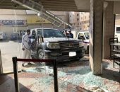فيديو وصور .. نجاة سعودى بأعجوبة بعد اقتحام سيدة واجهة مطعم بسيارتها