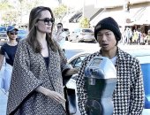 شاهد.. انجلينا جولى تواجه ارتباط براد بيت وتشارليز ثيرون بـ"الشوبينج"