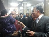 وزير النقل خلال جولته بمحطة مصر: توريد جرارات وعربات ركاب بـ 48 مليار جنيه