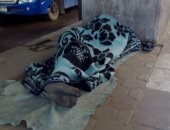 "إحنا معاك".. قارئ يشارك بحالة "رجل مسن" تحت كوبرى اكتوبر بشارع الجلاء