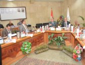محافظ أسيوط يستمع لأفكار ورؤى جامعة أسيوط لتحقيق التنمية خلال انعقاد مجلس الجامعة