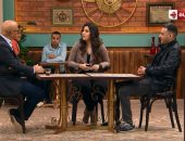 فيديو.. آيتن عامر: تعرضت لنصب إلكترونى.. وزوجها: أساعدها فى تغيير حفاضات الأطفال