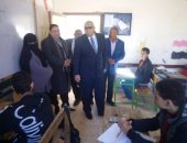 محافظ الوادى الجديد يتفقد امتحانات الاعدادية ويؤكد: مكافآت مجزية للأوائل