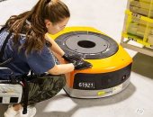 أمازون تكشف عن سترات ذكية لحماية البشر من الاصطدام بالروبوتات