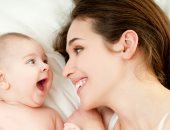 قبل مايظهر سنة اللولى.. 8 أسباب وراء ابتسامة طفلك الرضيع