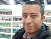 "عيوننا فى المعرض"..قارئ يشارك بصورته داخل معرض القاهرة للكتاب