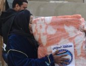 "مستقبل وطن" يوزع بطاطين على أسر فقيرة بالسويس والفيوم والإسماعيلية.. صور