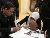 "موهبة من الله نعلمها للراغبين".. شعار ورش الأزهر بمعرض القاهرة للكتاب.. صور
