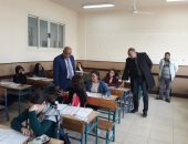 طلاب إعدادية الجيزة ينتهون من امتحان التيرم الأول.. والتعليم: لا شكاوى