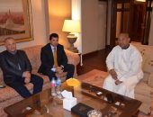 اجتماع ثلاثي بين وزير الرياضة و رئيس الكاف و أبو ريدة 