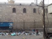 قارئ يشكو القمامة تحاصر  مسجد أثرى بسوهاج