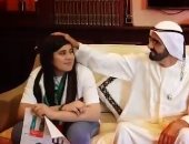 حاكم دبى يفاجئ طفلة عراقية بعد تقبيلها علم الإمارات.. اعرف القصة؟ ..فيديو