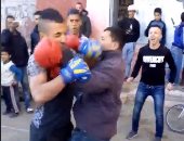 شاهد.. WWE فى شوارع المغرب.. قتال بالأيدى وسط هتاف الجمهور