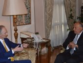 سامح شكري يبحث مع المبعوث الأممى إلى سوريا سبل دفع العملية السياسية
