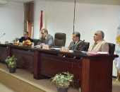 محافظ أسيوط يستعرض خطة هيئة محو الامية لفتح فصول جديدة 