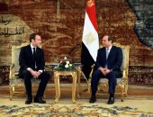 السيسي يتلقى اتصالاً من ماكرون.. والرئيس يؤكد موقف مصر الداعم لوحدة ليبيا