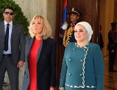 انتصار السيسى تبحث مع قرينة ماكرون قضايا تمكين المرأة