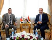 وزير الطيران المدنى يلتقى سفير التشيك بالقاهرة لبحث سبل التعاون المشترك